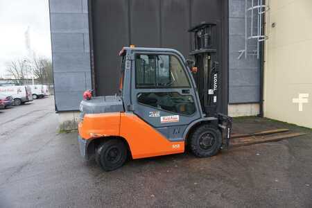 Dieselstapler 2015  Toyota 40-8FD40N (1)