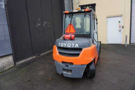 Dieselstapler 2015  Toyota 40-8FD40N (2)