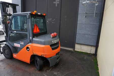 Dieselstapler 2015  Toyota 40-8FD40N (4)