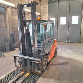 Dízel targoncák 2019  Toyota 02-8FDF25 (1)