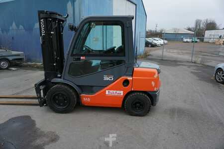 Dízel targoncák 2015  Toyota 52-8FDF30 (1)