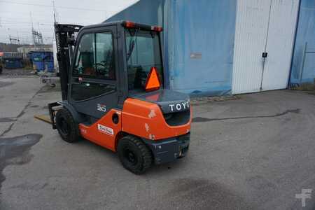Dízel targoncák 2015  Toyota 52-8FDF30 (3)
