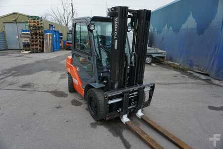 Dízel targoncák 2015  Toyota 52-8FDF30 (8)