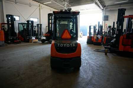 Dízel targoncák 2015  Toyota 06-8FDJ35F (7)