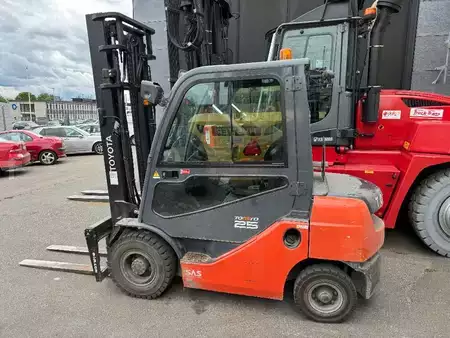 Chariots élévateurs diesel 2019  Toyota 02-8FDF25 (1)