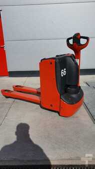 Porta-paletes elétrico 2011  Linde T16 (1)