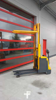 Stacker pedestre 2011  Jungheinrich EJD 220 (6)