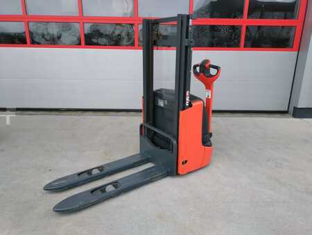 Stacker pedestre 2012  Linde L10 B (1)