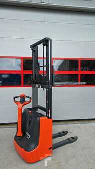Stacker pedestre 2012  Linde L10 B (5)
