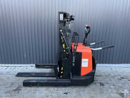 Pallet Stackers 2013  BT SPE120XR (2)