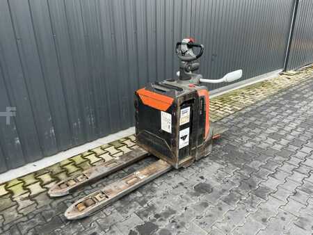 Electric Pallet Trucks 2015  BT LPE200 (1)