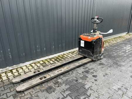 Electric Pallet Trucks 2015  BT LPE200 (1)