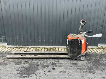 Electric Pallet Trucks 2015  BT LPE200 (2)