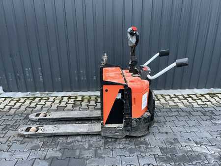 Electric Pallet Jacks 2013  BT LPE200 (2)