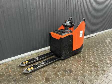 Electric Pallet Jacks 2014  BT LPE220 (1)