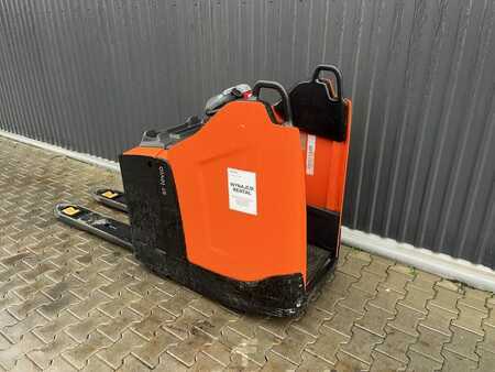 Electric Pallet Jacks 2014  BT LPE220 (3)