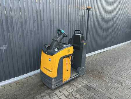 Schlepper 2015  Jungheinrich EZS130 (1)