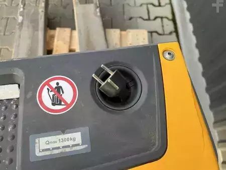 Porta-paletes elétrico 2019  Jungheinrich EJEM13 (6)