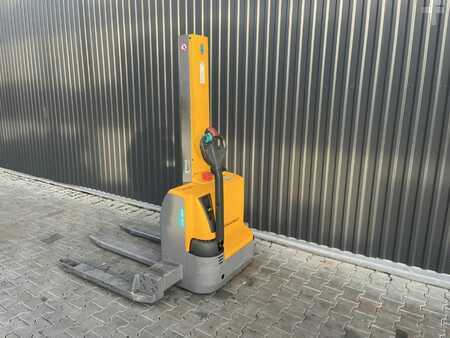 Hochhubwagen 2020  Jungheinrich EMCB10 (3)