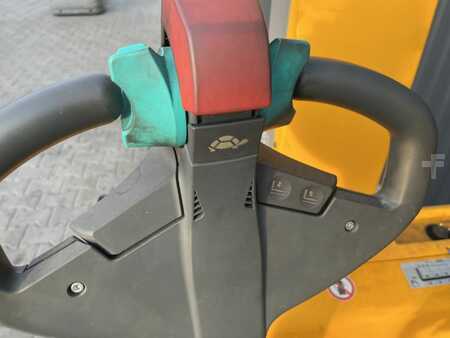 Hochhubwagen 2020  Jungheinrich EMCB10 (8)