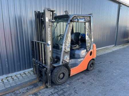 LPG heftrucks 2016  Toyota 8FGF15 (1)