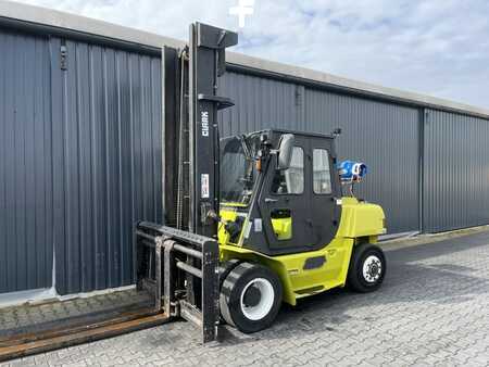 Carretilla elevadora GLP 2000  Clark SF70L (1)