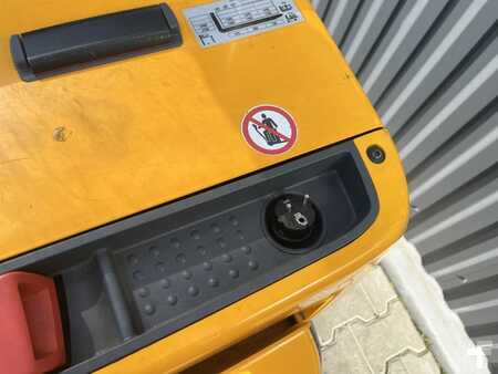 Hochhubwagen 2019  Jungheinrich EJC214 (9)