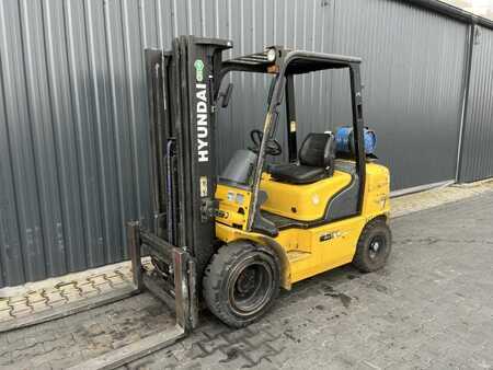Nestekaasutrukki 2011  Hyundai 30L-7 (1)