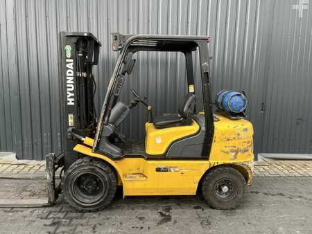 Nestekaasutrukki 2011  Hyundai 30L-7 (2)