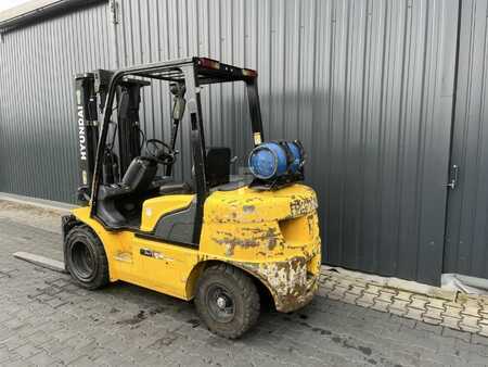 Nestekaasutrukki 2011  Hyundai 30L-7 (3)