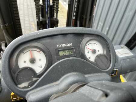 Nestekaasutrukki 2011  Hyundai 30L-7 (6)