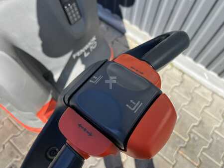 Wózek wysokiego podnoszenia 2017  Linde L10B (8)