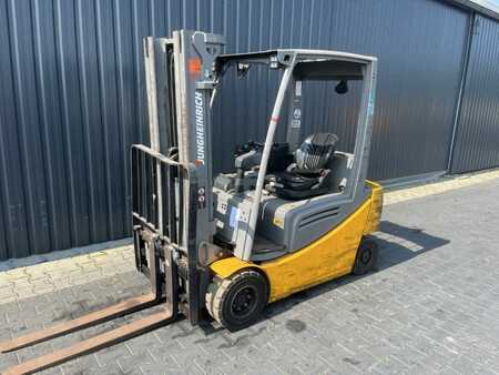 Carrelli elettrici 4 ruote 2017  Jungheinrich EFG318 (1)