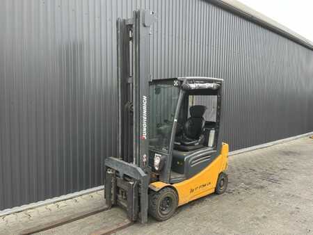 Elektro 4 Rad 2011  Jungheinrich EFG318k (1)