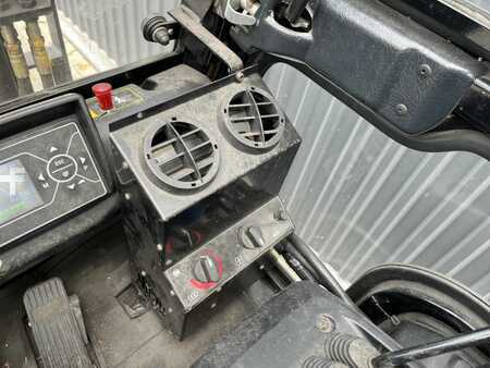 Chariots électriques à 4 roues 2014  Hyundai 25B-9 (8)