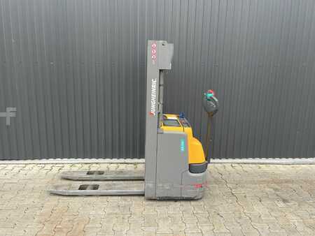 Hochhubwagen 2022  Jungheinrich EJC216 (2)