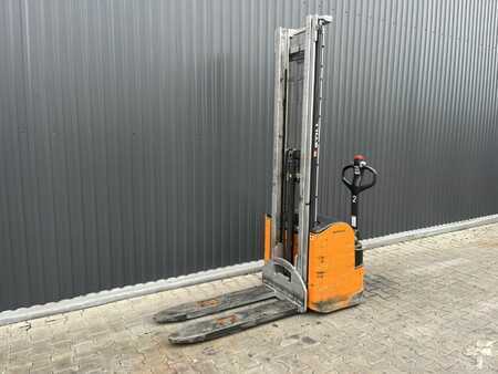 Stacker pedestre 2005  Still EGV14 (1)