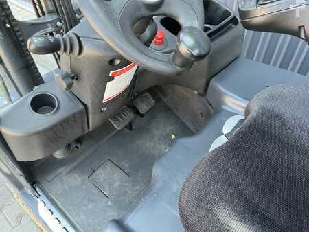 Elektryczne 4-kołowe  Linde E16P-02 (7)