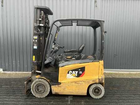 Eléctrico - 4 rodas 2019  CAT Lift Trucks EP25CN (2)