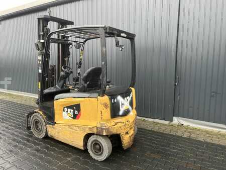 Eléctrico - 4 rodas 2019  CAT Lift Trucks EP25CN (3)