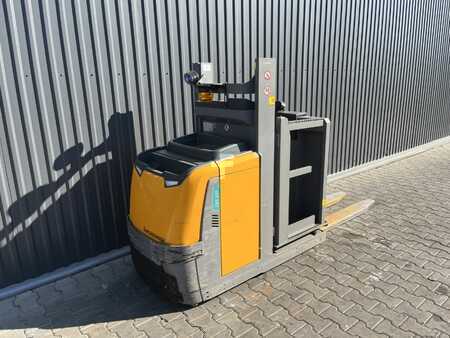 Vertikální vychystávací vozík 2019  Jungheinrich EKS110 (1)