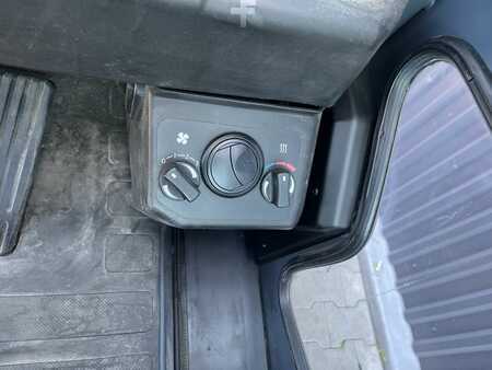 Elektro čtyřkolový VZV 2018  Toyota 8FBMT40 (6)