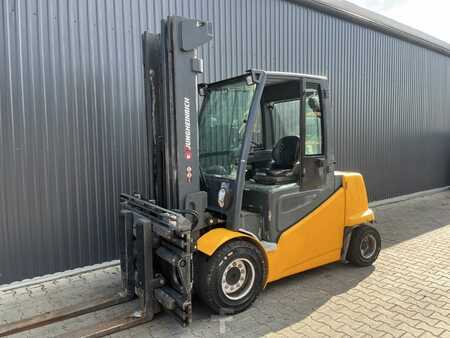 Chariots électriques à 4 roues 2015  Jungheinrich EFGS50 (1)