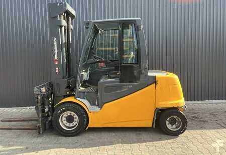 Chariots électriques à 4 roues 2015  Jungheinrich EFGS50 (2)