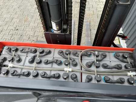 Reachtrucks 2011  Linde R14G (8)