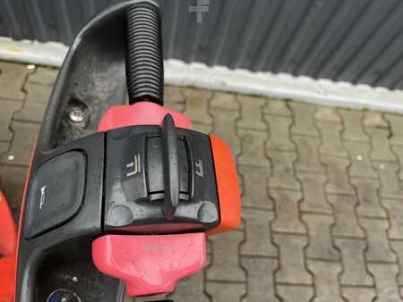 Ruční vysokozdvižný vozík 2013  Linde L06AC (8)