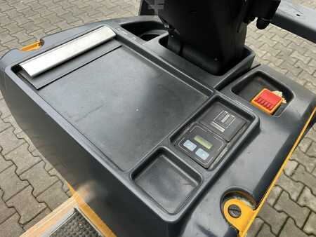 Chariots tracteurs 2019  Jungheinrich EZS130 (6)