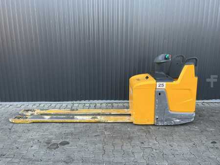 Transpallet elettrici 2018  Jungheinrich ERE120 (2)