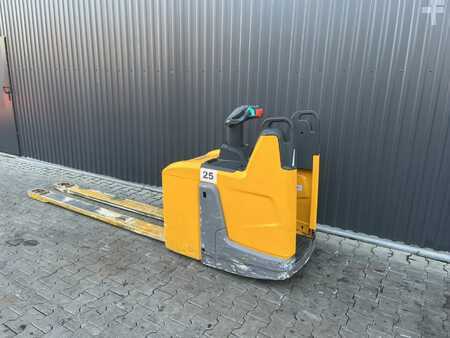 Transpallet elettrici 2018  Jungheinrich ERE120 (3)