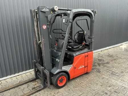 Elektryczne 3-kołowe 2012  Linde E12-01 (1)